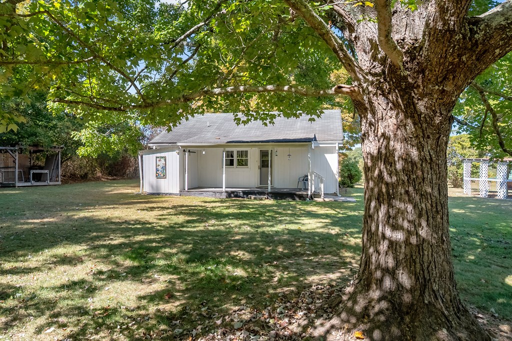 Hiwassee, Virginia 24347, United States, 2 Bedrooms Bedrooms, ,1 BathroomBathrooms,Residential,Active,214231