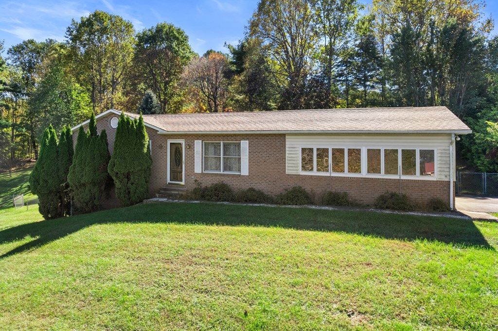 Photo of 21 Cedar Point, Galax, VA 24333 (MLS # 103782)