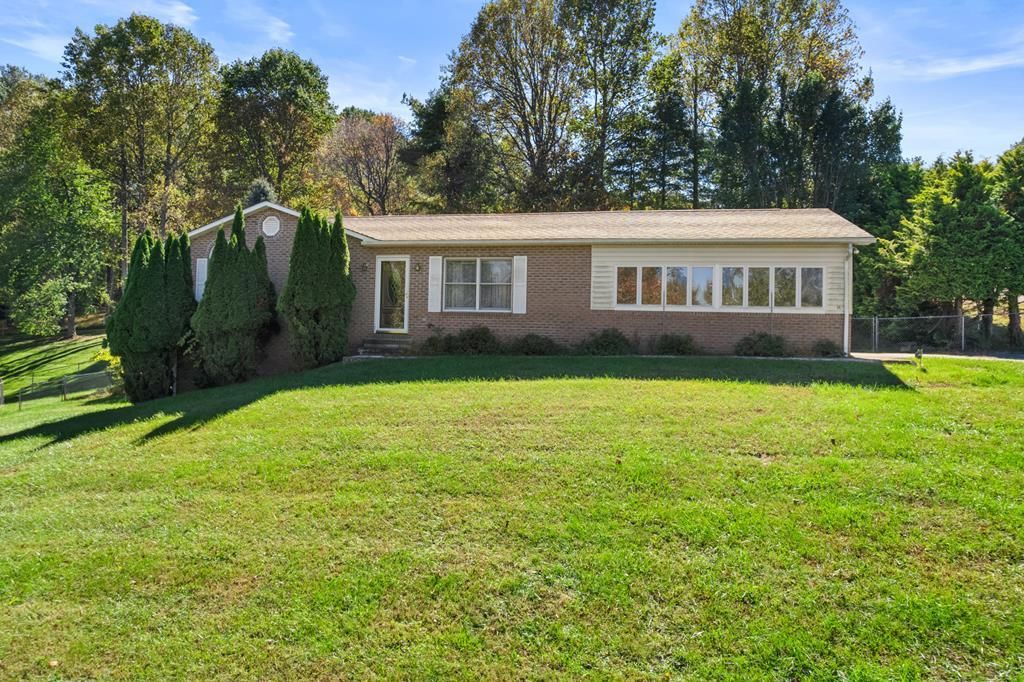 Photo of 21 Cedar Point, Galax, VA 24333 (MLS # 103782)