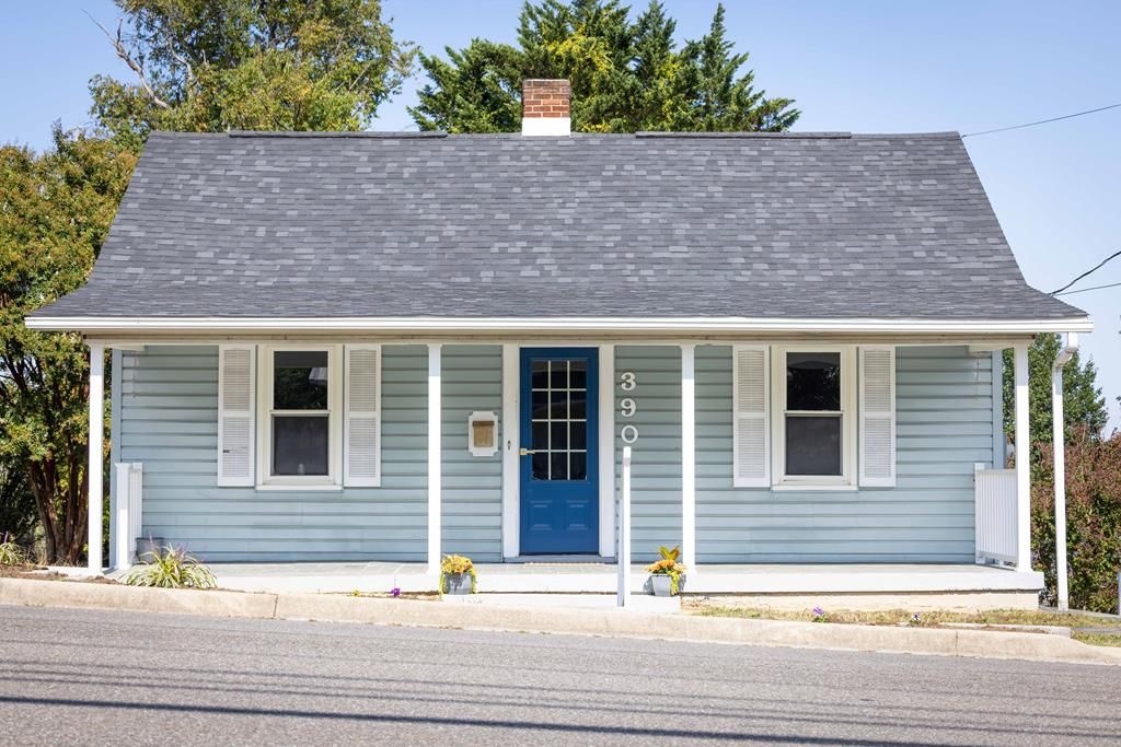 Photo of 390 S 11th St, Wytheville, VA 24382 (MLS # 103558)