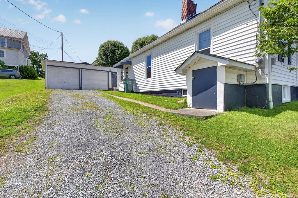 Photo of 146 Cades Alley, Bristol, VA 24201 (MLS # 110132)