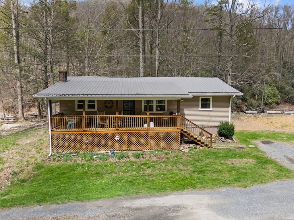 Photo of 23146 Taylor Valley Road, Damascus, VA 24236 (MLS # 109472)