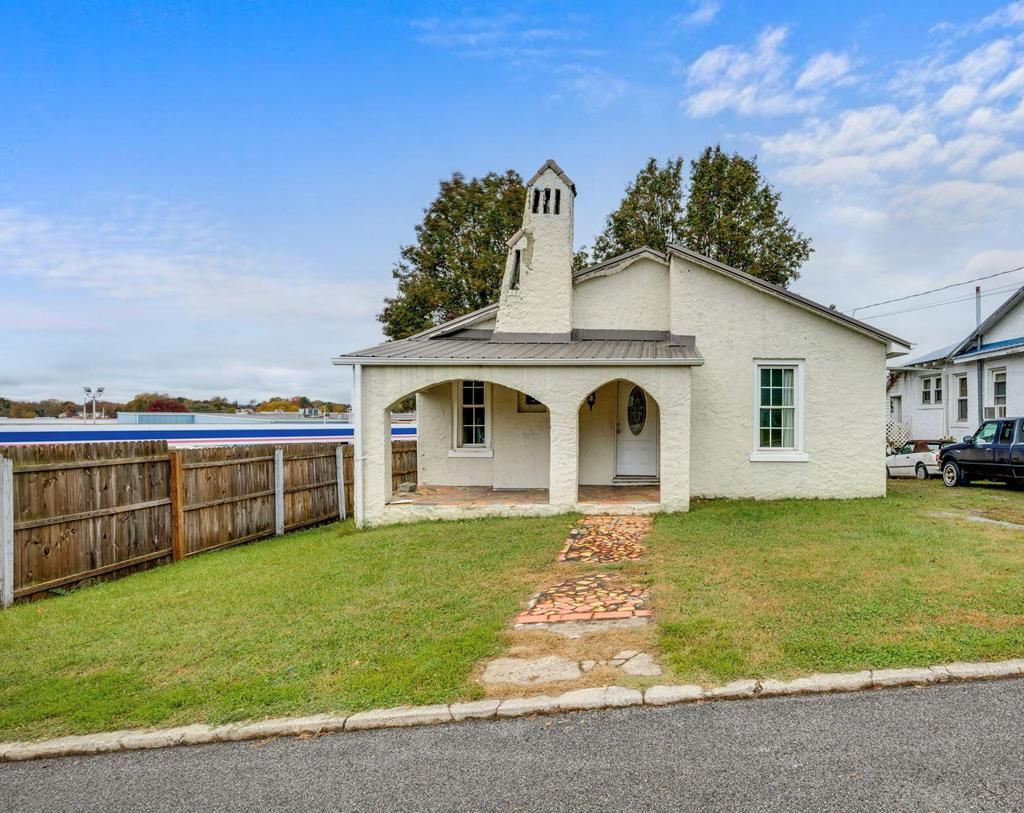 Photo of 146 Westin Drive, Bristol, VA 24201 (MLS # 103973)