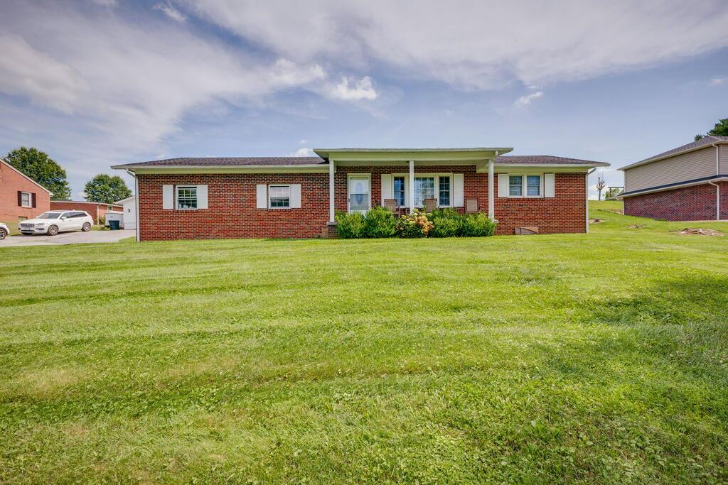 Photo of 699 W Main Street, Lebanon, VA 24266 (MLS # 111547)
