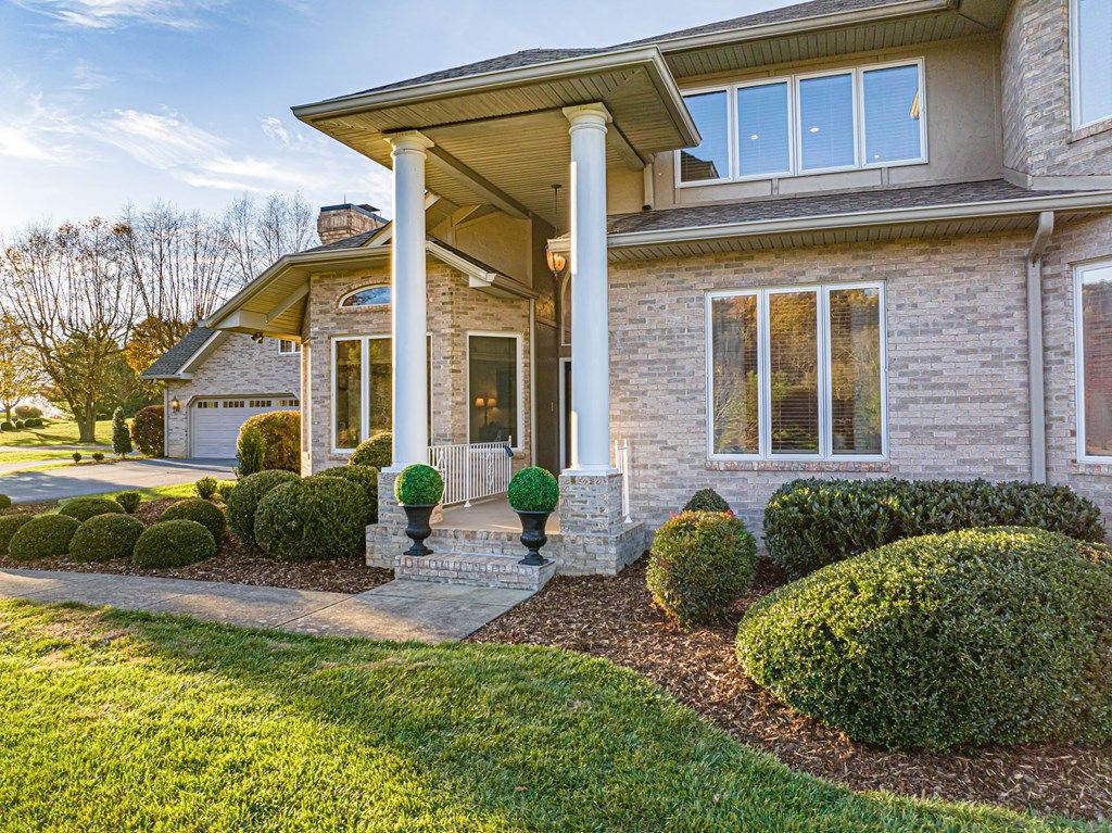 Photo of 469 Winterham Dr, Abingdon, VA 24211 (MLS # 104027)