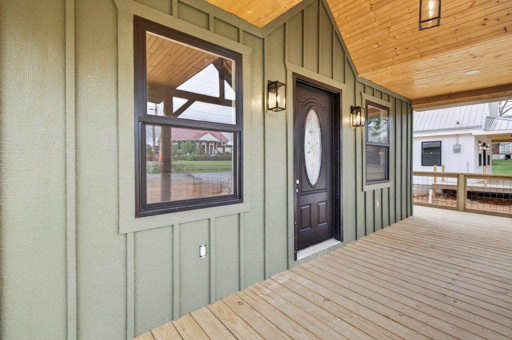 Photo of 406 Look Avenue, Marion, VA 24354 (MLS # 109308)