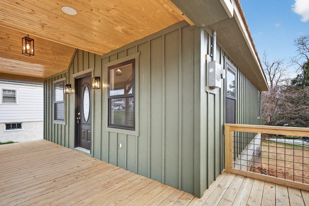 Photo of 406 Look Avenue, Marion, VA 24354 (MLS # 109308)