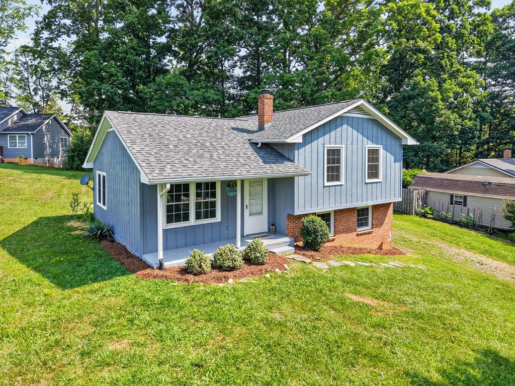 Photo of 77 Amelia Ln, Hillsville, VA 24343 (MLS # 110748)
