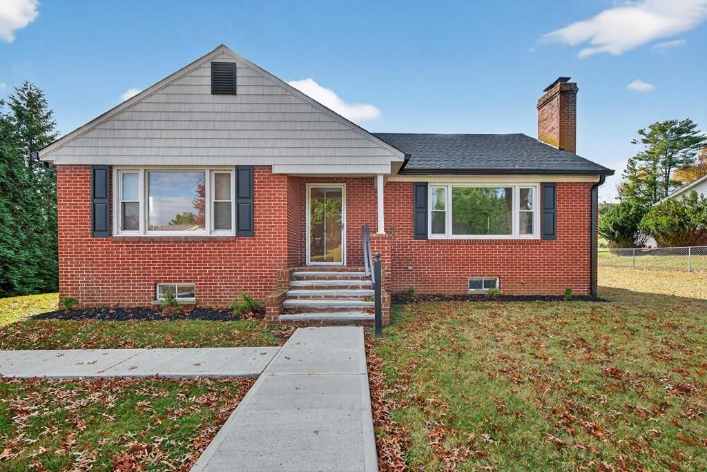 Photo of 250 Gillespie Drive, Abingdon, VA 24210 (MLS # 104380)