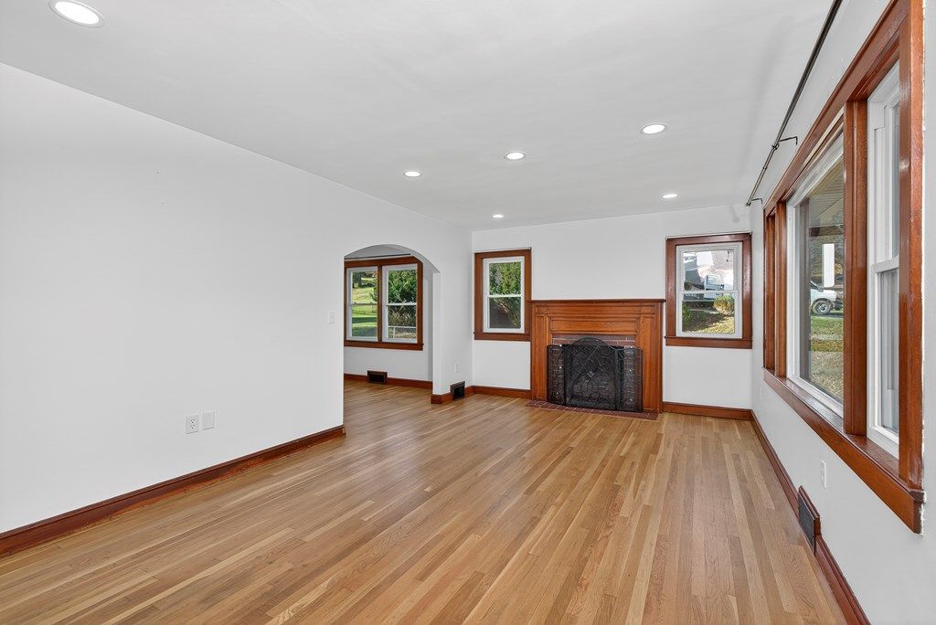 Photo of 250 Gillespie Drive, Abingdon, VA 24210 (MLS # 104380)