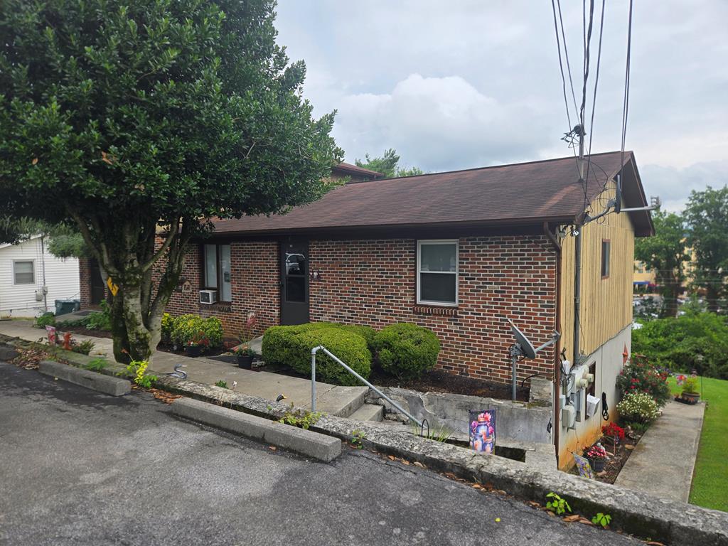 Photo of 2714 Everette St, Bristol, VA 24201 (MLS # 111148)