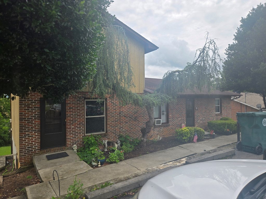 Photo of 2714 Everette St, Bristol, VA 24201 (MLS # 111148)