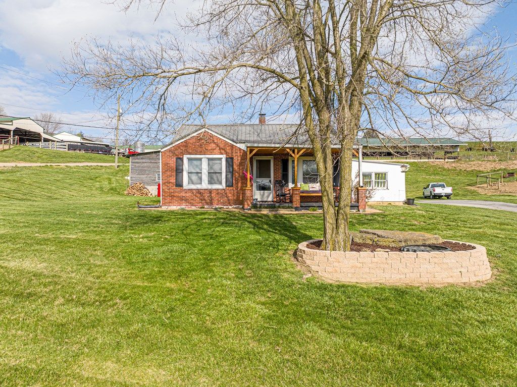 Photo of 465 Carlock Creek Rd, Chilhowie, VA 24319 (MLS # 109438)