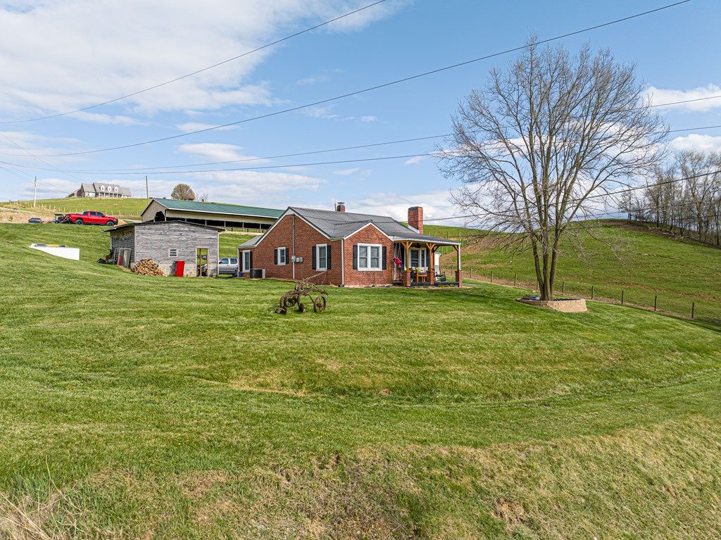 Photo of 465 Carlock Creek Rd, Chilhowie, VA 24319 (MLS # 109438)