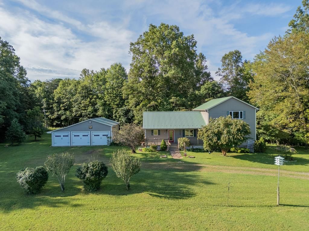 Photo of 429 Still Meadow Ln, Stuart, VA 24171 (MLS # 103201)