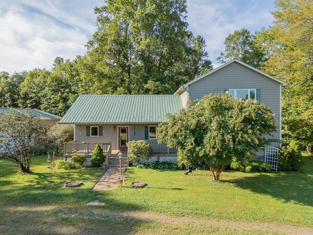 Photo of 429 Still Meadow Ln, Stuart, VA 24171 (MLS # 103201)