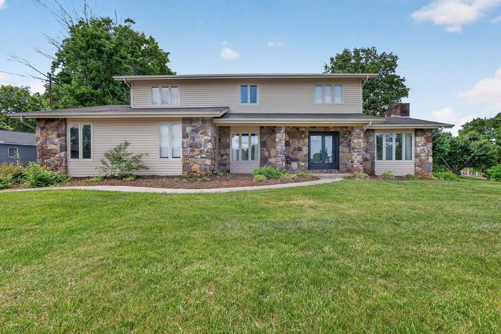 Photo of 102 Sandpiper Circle, Kingsport, TN 37663 (MLS # 110043)