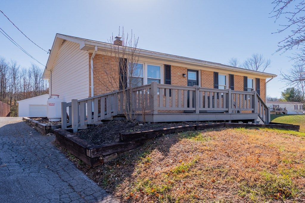 Photo of 143 Wilkins Ln, Wytheville, VA 24382 (MLS # 104143)