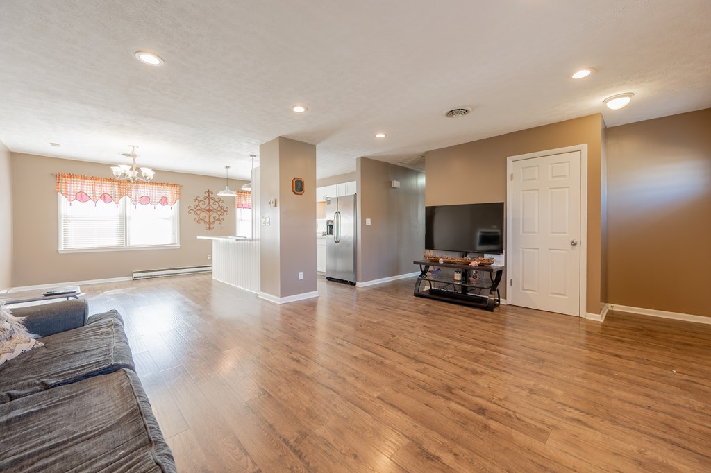 Wytheville, Virginia 24382, United States, 3 Bedrooms Bedrooms, ,2 BathroomsBathrooms,Residential,Active,245036