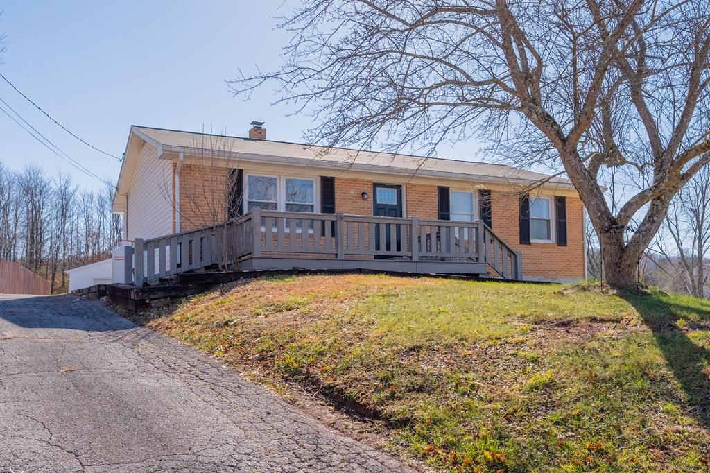 Photo of 143 Wilkins Ln, Wytheville, VA 24382 (MLS # 104143)