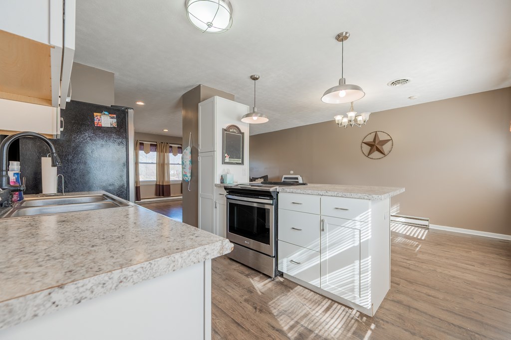 Wytheville, Virginia 24382, United States, 3 Bedrooms Bedrooms, ,2 BathroomsBathrooms,Residential,Active,245036