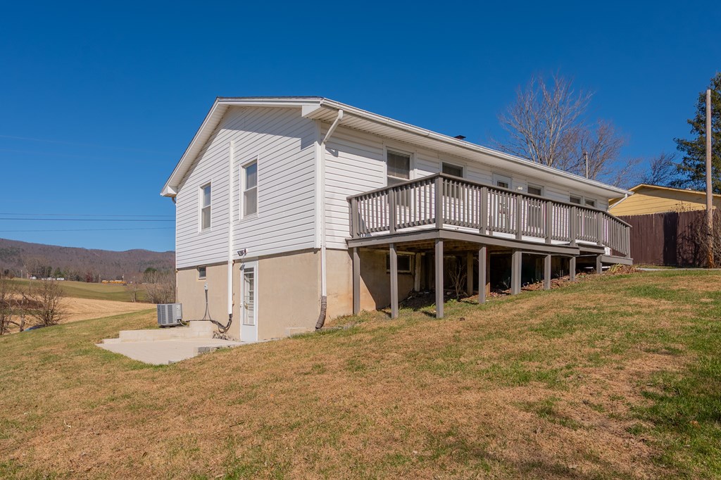 Wytheville, Virginia 24382, United States, 3 Bedrooms Bedrooms, ,2 BathroomsBathrooms,Residential,Active,245036