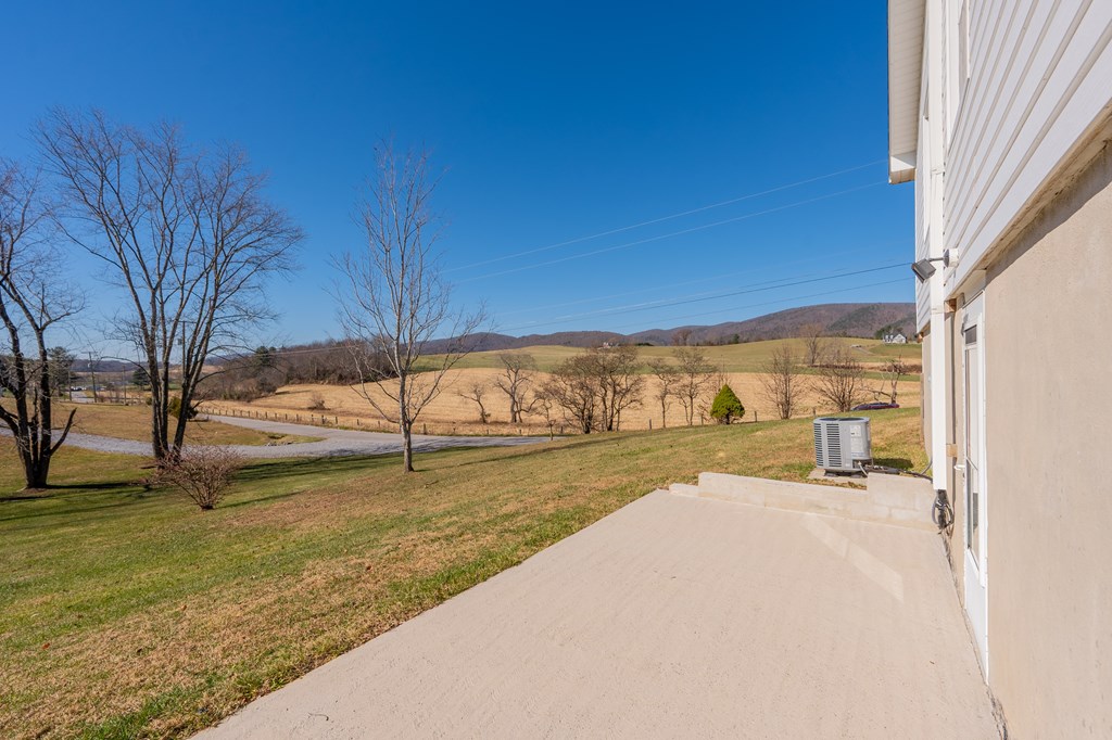 Wytheville, Virginia 24382, United States, 3 Bedrooms Bedrooms, ,2 BathroomsBathrooms,Residential,Active,245036