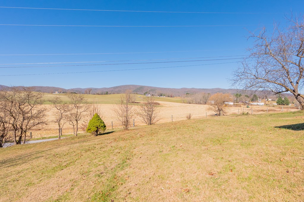 Wytheville, Virginia 24382, United States, 3 Bedrooms Bedrooms, ,2 BathroomsBathrooms,Residential,Active,245036