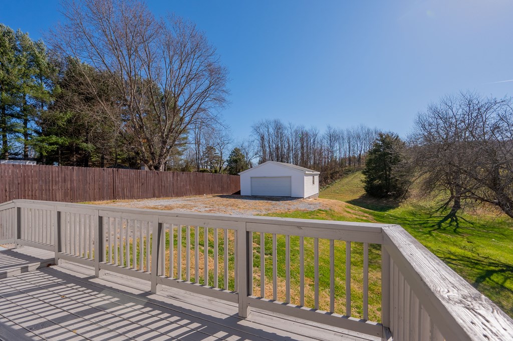 Wytheville, Virginia 24382, United States, 3 Bedrooms Bedrooms, ,2 BathroomsBathrooms,Residential,Active,245036