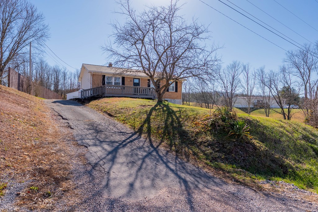 Wytheville, Virginia 24382, United States, 3 Bedrooms Bedrooms, ,2 BathroomsBathrooms,Residential,Active,245036