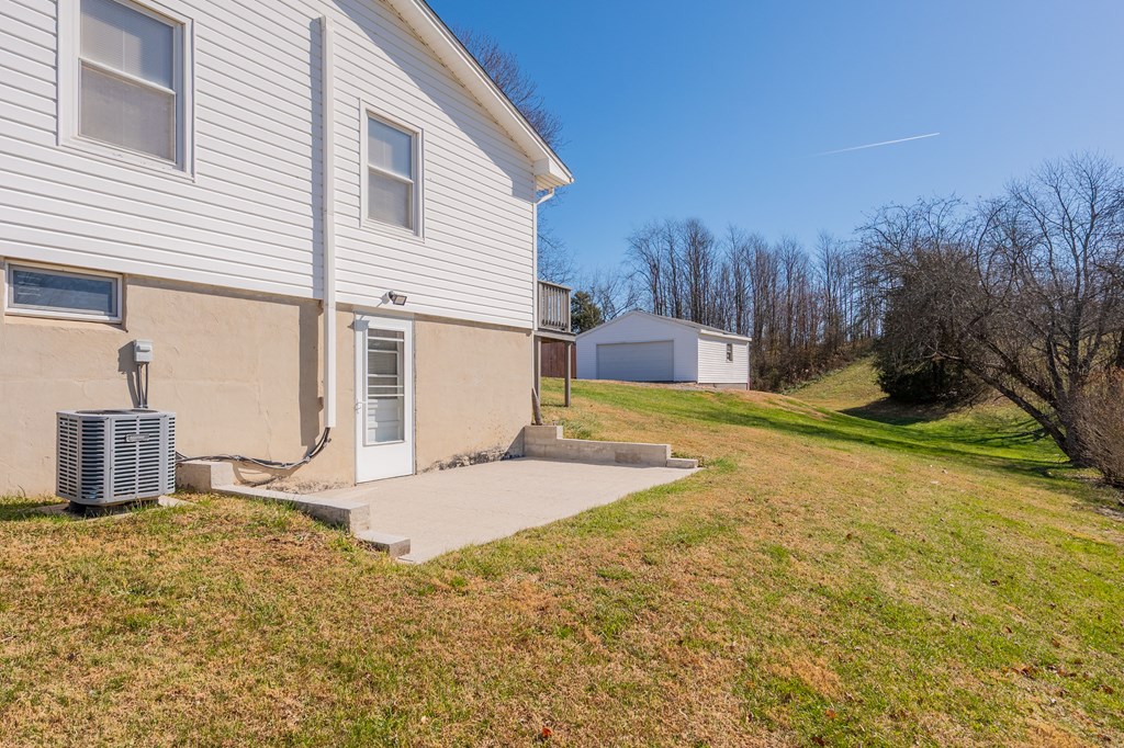 Wytheville, Virginia 24382, United States, 3 Bedrooms Bedrooms, ,2 BathroomsBathrooms,Residential,Active,245036