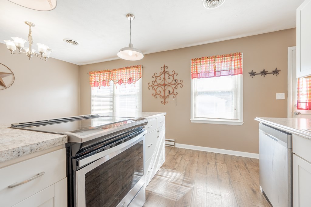 Wytheville, Virginia 24382, United States, 3 Bedrooms Bedrooms, ,2 BathroomsBathrooms,Residential,Active,245036