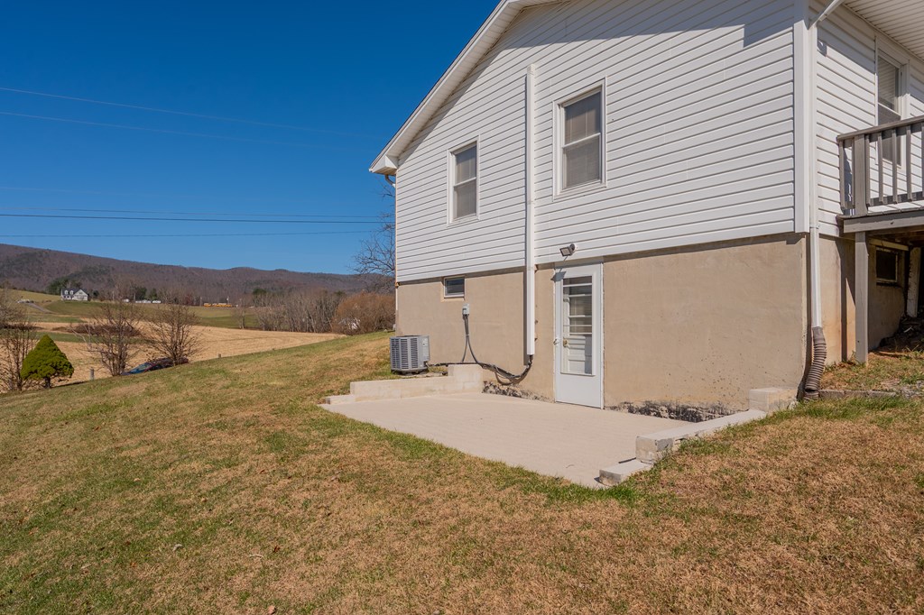 Wytheville, Virginia 24382, United States, 3 Bedrooms Bedrooms, ,2 BathroomsBathrooms,Residential,Active,245036
