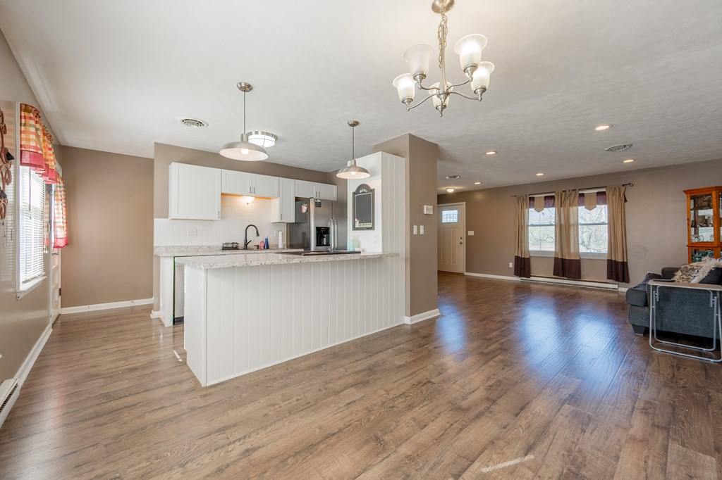 Wytheville, Virginia 24382, United States, 3 Bedrooms Bedrooms, ,2 BathroomsBathrooms,Residential,Active,245036