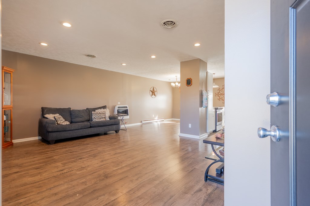 Wytheville, Virginia 24382, United States, 3 Bedrooms Bedrooms, ,2 BathroomsBathrooms,Residential,Active,245036