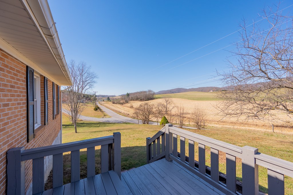 Wytheville, Virginia 24382, United States, 3 Bedrooms Bedrooms, ,2 BathroomsBathrooms,Residential,Active,245036