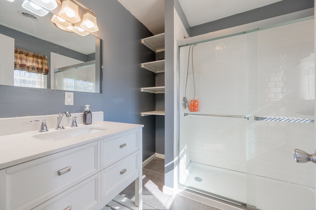 Wytheville, Virginia 24382, United States, 3 Bedrooms Bedrooms, ,2 BathroomsBathrooms,Residential,Active,245036