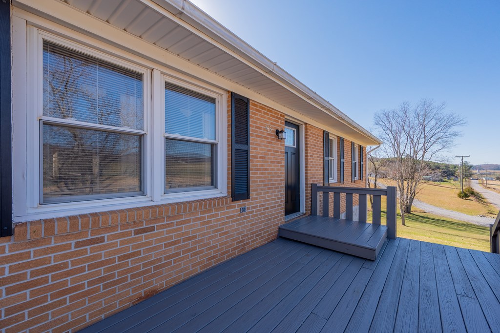 Wytheville, Virginia 24382, United States, 3 Bedrooms Bedrooms, ,2 BathroomsBathrooms,Residential,Active,245036