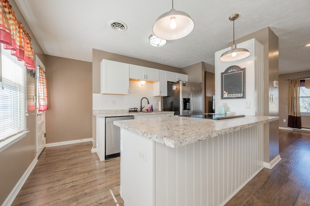 Wytheville, Virginia 24382, United States, 3 Bedrooms Bedrooms, ,2 BathroomsBathrooms,Residential,Active,245036