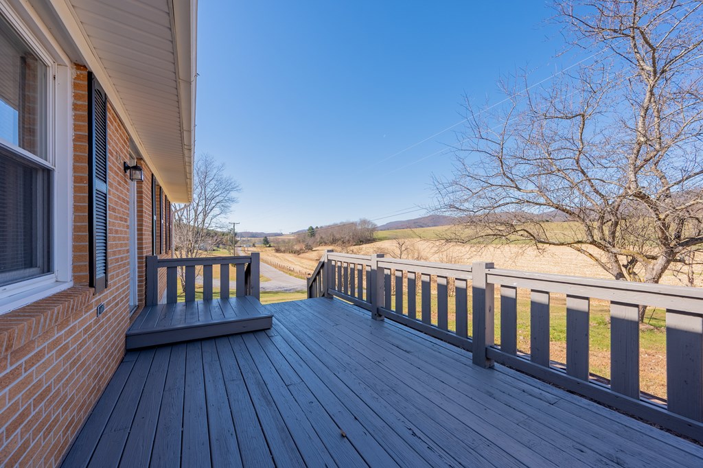 Wytheville, Virginia 24382, United States, 3 Bedrooms Bedrooms, ,2 BathroomsBathrooms,Residential,Active,245036