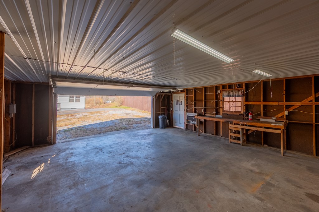 Wytheville, Virginia 24382, United States, 3 Bedrooms Bedrooms, ,2 BathroomsBathrooms,Residential,Active,245036