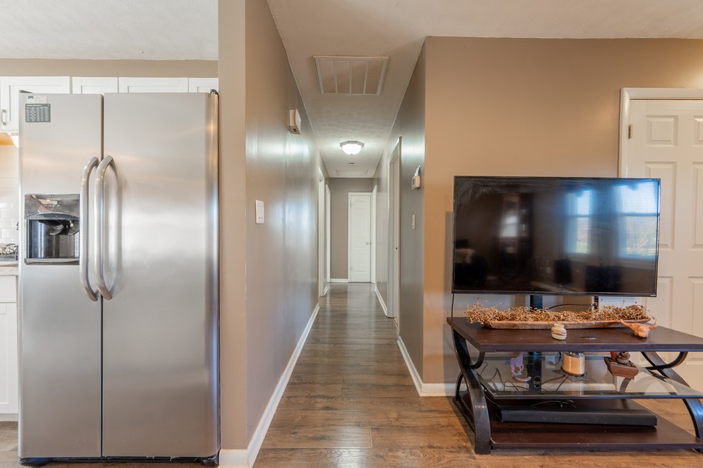 Wytheville, Virginia 24382, United States, 3 Bedrooms Bedrooms, ,2 BathroomsBathrooms,Residential,Active,245036