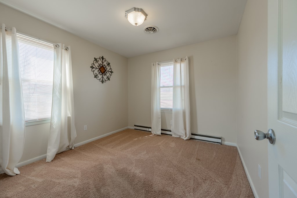 Wytheville, Virginia 24382, United States, 3 Bedrooms Bedrooms, ,2 BathroomsBathrooms,Residential,Active,245036