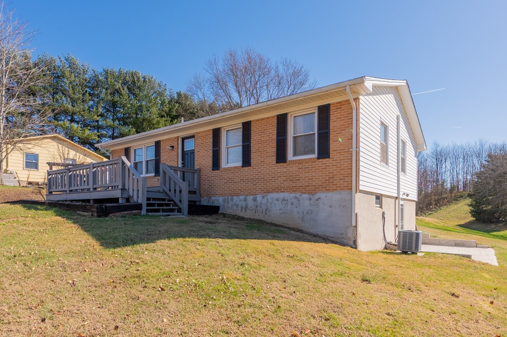 Wytheville, Virginia 24382, United States, 3 Bedrooms Bedrooms, ,2 BathroomsBathrooms,Residential,Active,245036