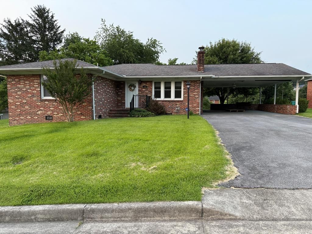 Photo of 211 Philpot Ave, Richlands, VA 24641 (MLS # 103647)