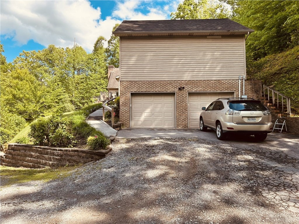 Photo of 1012 Ridgeview Dr, Big Stone Gap, VA 24219 (MLS # 111231)