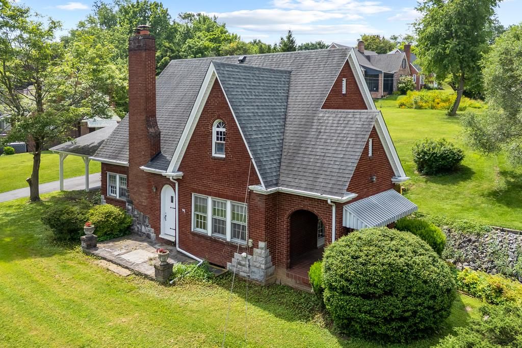 Photo of 125 Wilden St, Marion, VA 24354 (MLS # 104259)