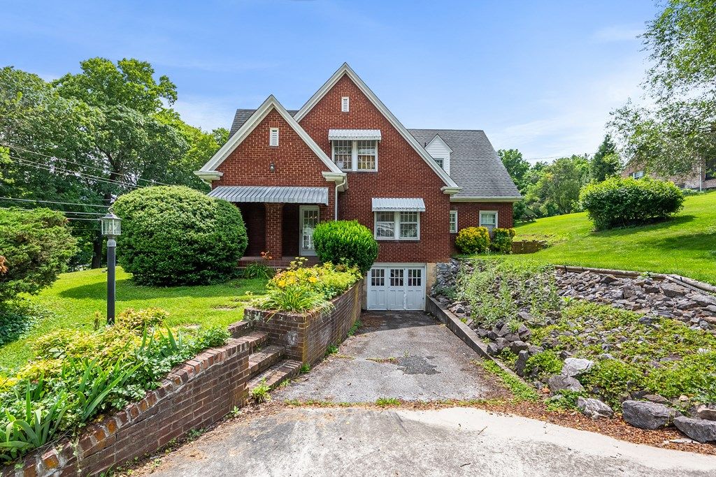 Photo of 125 Wilden St, Marion, VA 24354 (MLS # 104259)