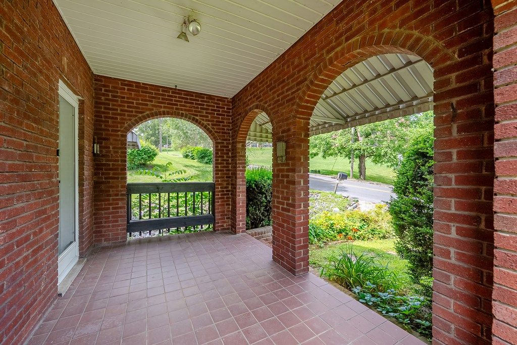 Photo of 125 Wilden St, Marion, VA 24354 (MLS # 104259)