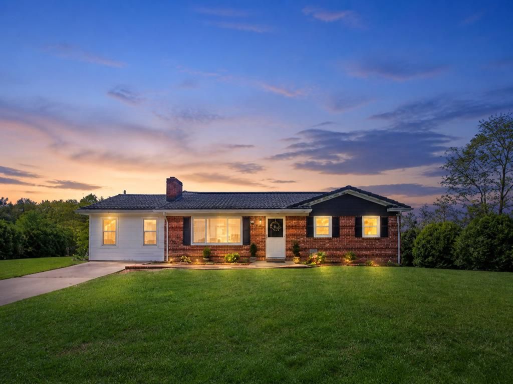 Photo of 299 Louisville Ln, Galax, VA 24333 (MLS # 109932)